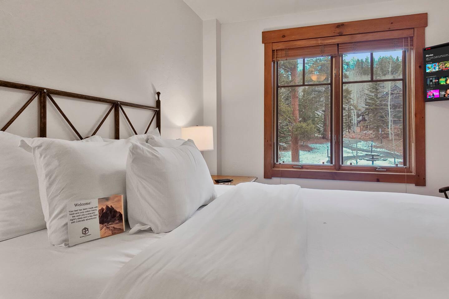 Mountain Thunder 5201 Downtown Adjacent Resort Suite with Pool and Hot Tubs view 3
