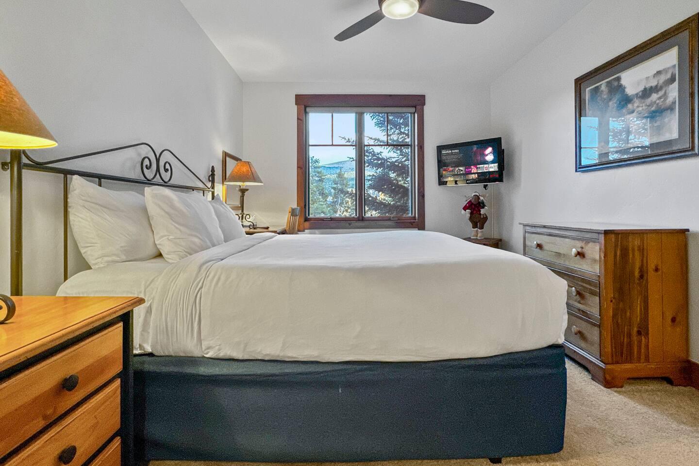 Mountain Thunder 5208 Premier Ski In Breckenridge Condo Steps to Lifts and Trails view 4