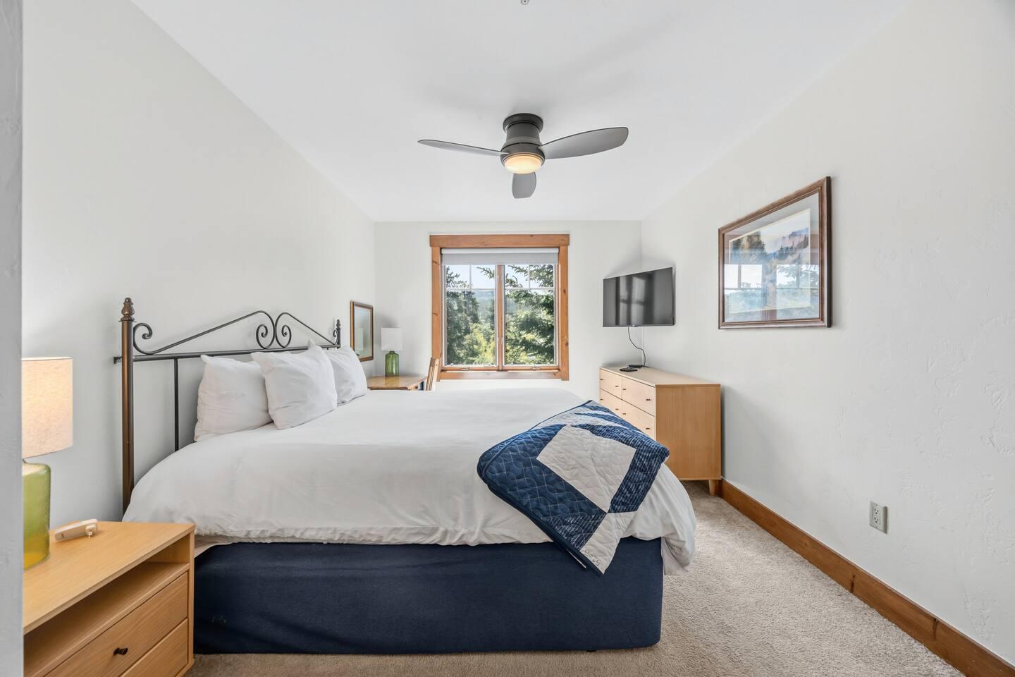 Mountain Thunder 5208 Premier Ski In Breckenridge Condo Steps to Lifts and Trails view 4