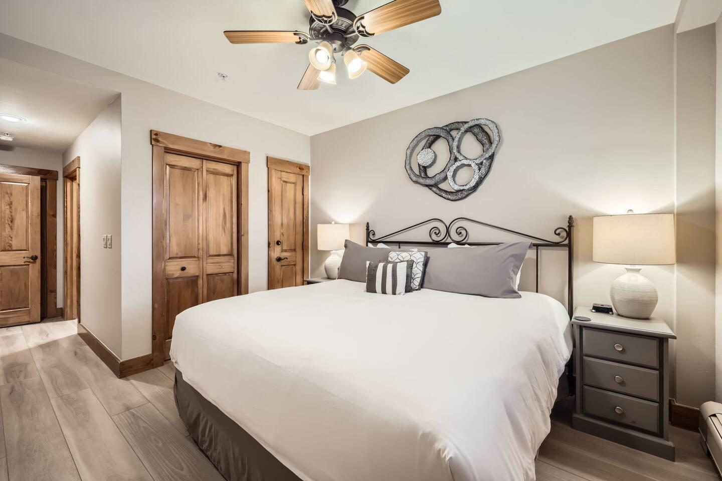 Mountain Thunder 1215 Luxury Corner Suite Steps to Gondola and Main Street view 4