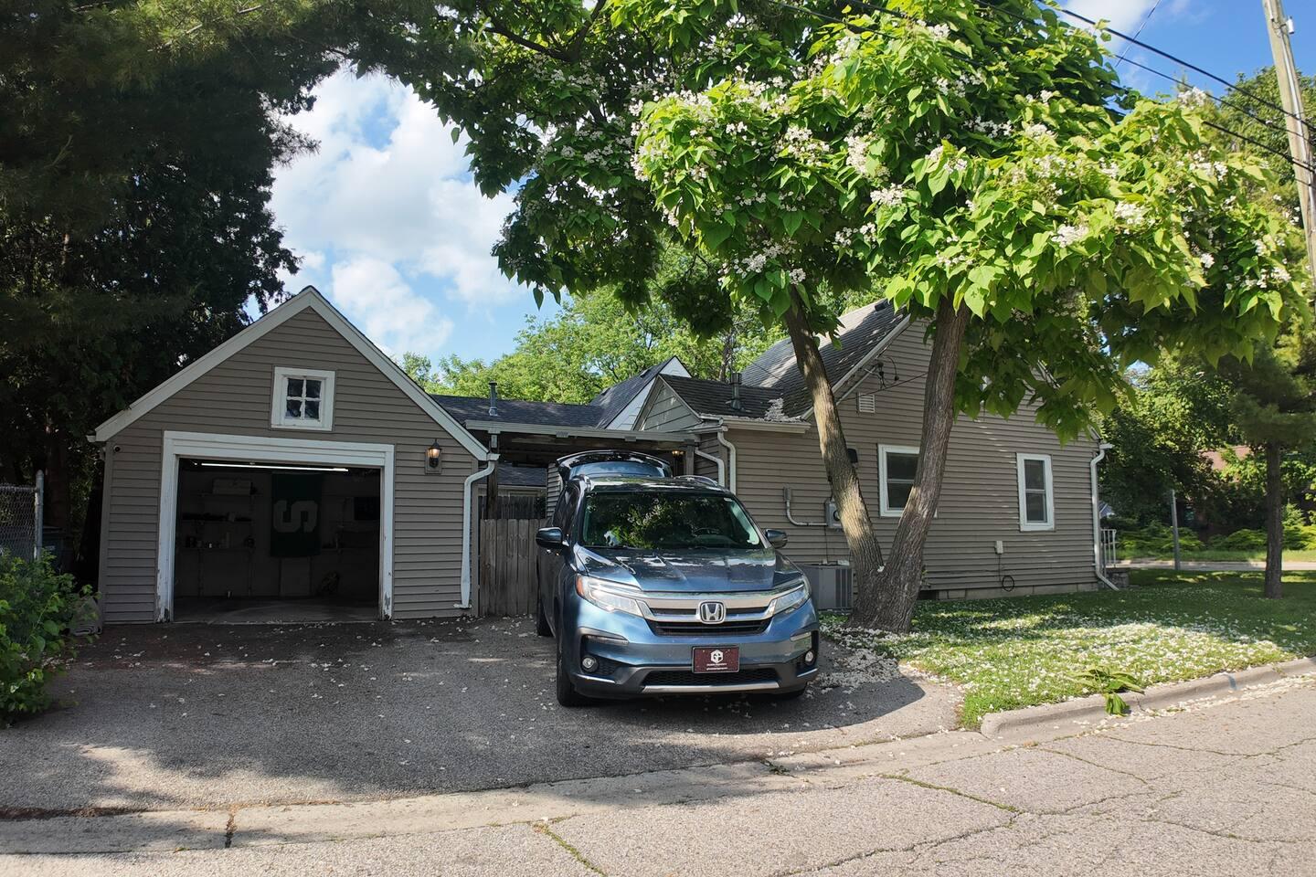 Spartan Campus House Walk to MSU Modern Two Bedroom Stay with Patio and Grill view 5
